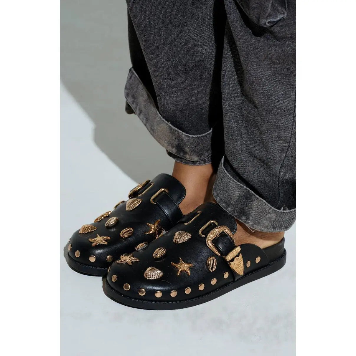 AZALEA WANG BRINY BLACK SEA SHELL EMBELLISHED CLOG
